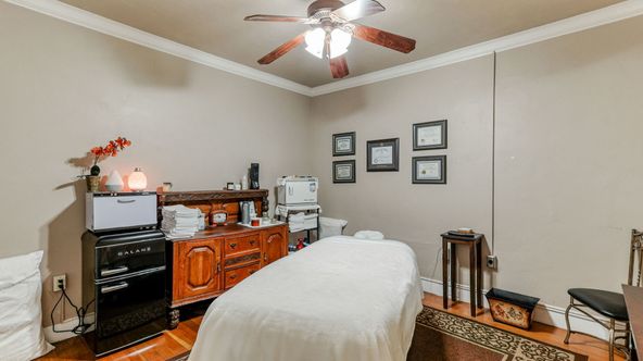 Standalone Commercial Cottage: 2437 Old Eureka Way, Redding, CA 96001